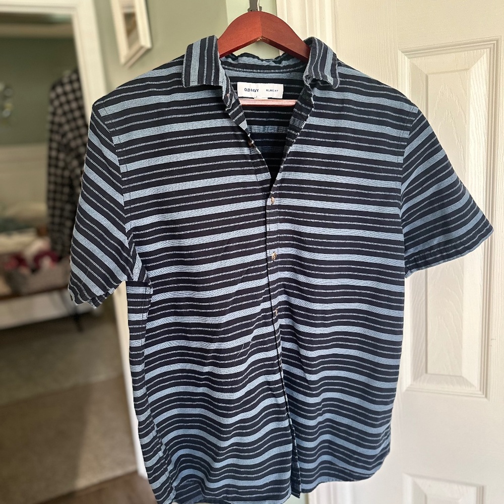SALE — OLD NAVY MEN’s Short Sleeve Relaxed Fit Shirt - Blue Stripe - Large